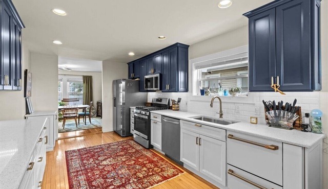 Lake Front 4-bedroom 2.5 bath with AC in Asbury Park. Walk to beach & town.