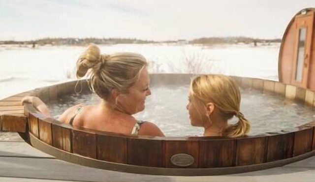 Lake Front 4 Bedroom Home with Hot Tub & Sauna