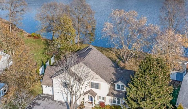 Lake Front 5 Bedroom Estate Home-A Mile from Liberty Mt Ski & Golf Resort