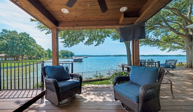 Lake Front · 5 BR /Open Water /Boat Dock /Swimming Pool