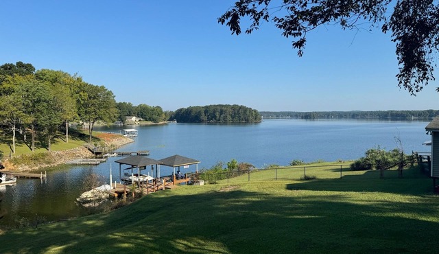 Lake Front 6 Bedroom Home on Beautiful Lake Wateree.