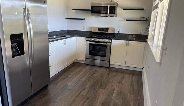 Lake front, beautiful water views, independent studio