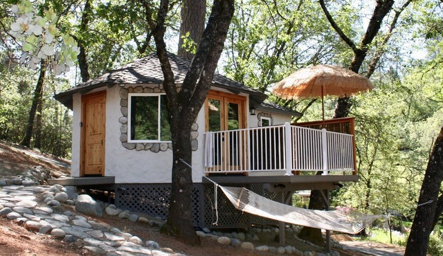 Lake Front Bungalow - Couples Getaway