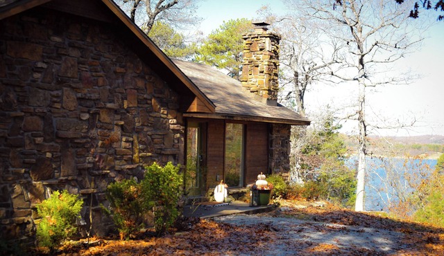 Lake front cabin - fantastic view -Faye Jones designed cabin
