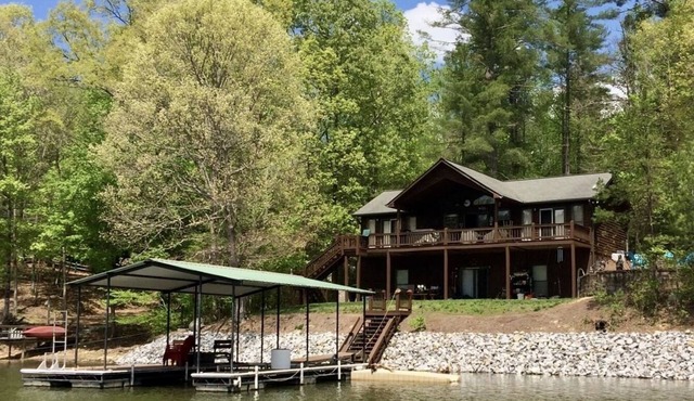 Lake Front Cabin for the PERFECT Holiday Getaway ! Pet Friendly!