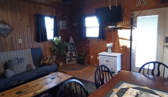 Lake Front Cabin in Quiet Cove