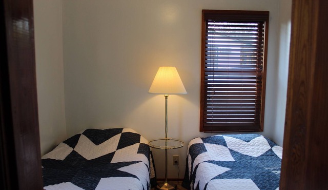 Lake front cabin on Bull Shoal Lake