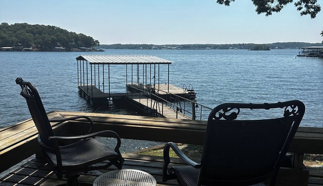 Lake front cabin with private dock. Stunning views! 2br/1.5ba sleeps 6