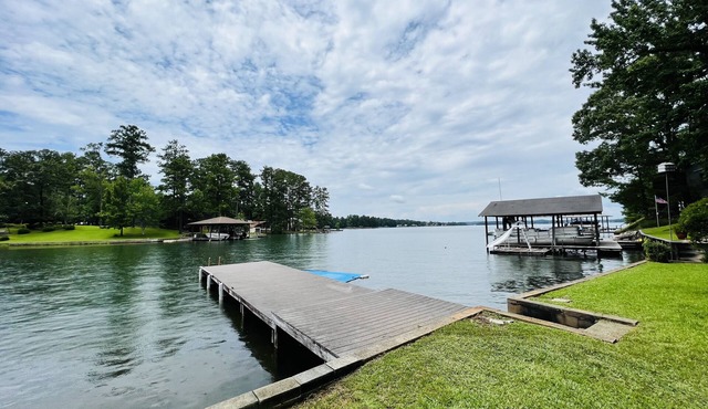 Lake Front Cabin W/Screened-in Porch and personal dock - Close for Auburn games