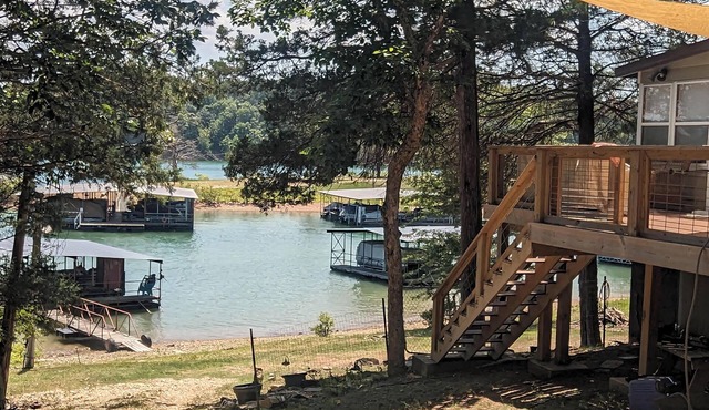 Lake Front Cabin - Walk to the water