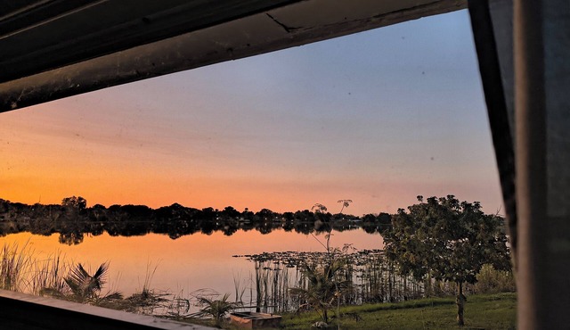 Lake Front: Charming 3-bedroom house with WiFi and AC in wonderful Winter Haven