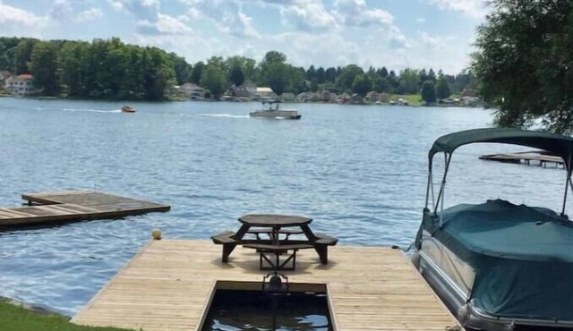 Lake Front Charming 3-bedroom cottage on Lime Lake near Ellicottville