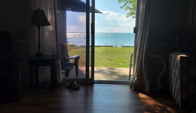 Lake Front Cottage in Amherstburg in the heart of souther Ontario wine country.