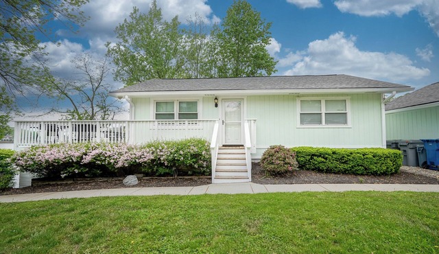 Lake front Cottage on Morse Reservoir w/Boat Slip