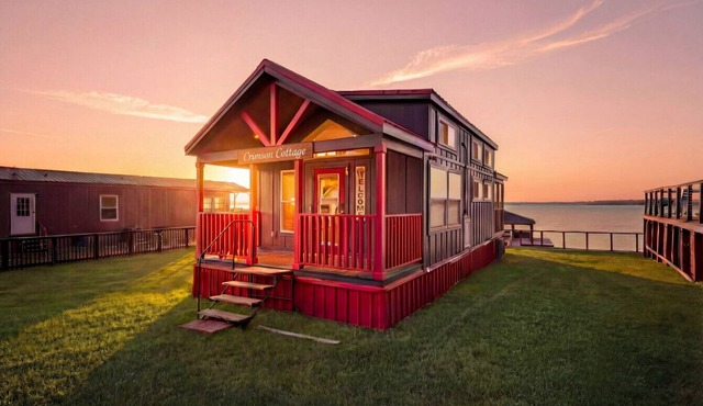 Lake Front Cottage Paradise!