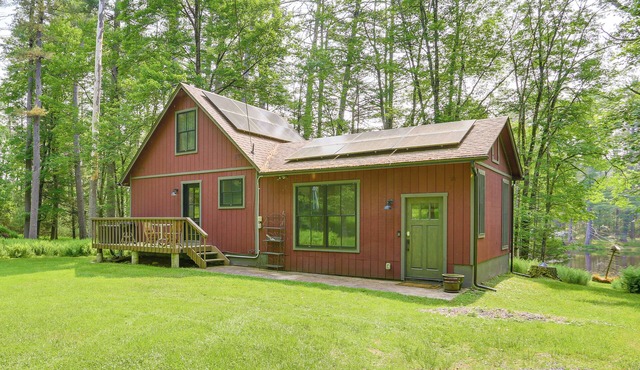 Lake Front Cottage with Loft in Narrowsburg!