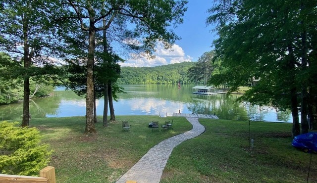 Lake Front Cottage w/dock-Sleeps 10-1story-Relax-Dog Friendly