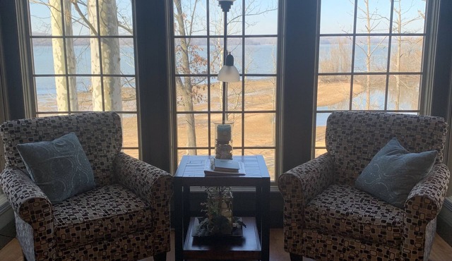 Lake Front Cottage with private sandy beach