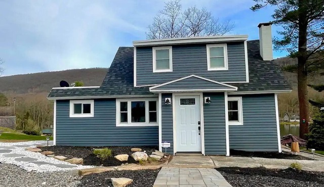 Lake Front Cottage with Fire Pit Terracenn