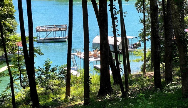 Lake Front, Dock, Tennis Courts, Pool, Hot Tub, Gated, Oasis