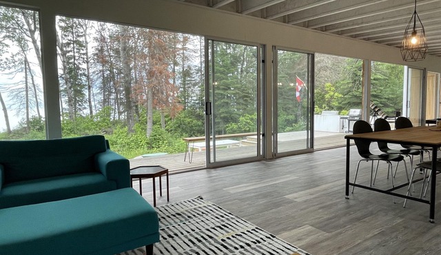 Lake Front Eco Friendly Cottage and Spa