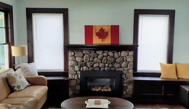 Lake front escape - a quiet lake front cottage with easy access to the beach