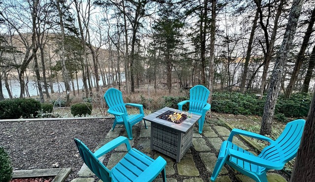 Lake Front Escape with Kayaks, Fire Pit, Pool & Pickleball