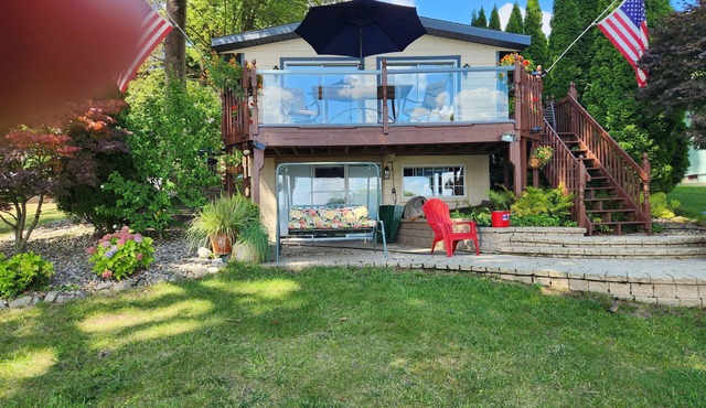 LAKE FRONT FAMILY RENTAL. ALL SAND BOTTOM! NO SEAWEED!