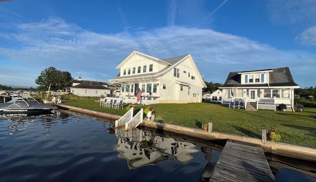 Lake Front Family Cottage with private dock & convenient swim area.