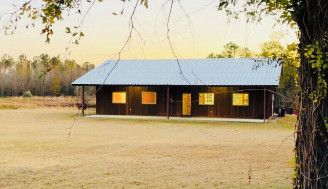Lake front Farm Cabin, Hot Tub, Star Gazing with Telescope, Fire pit
