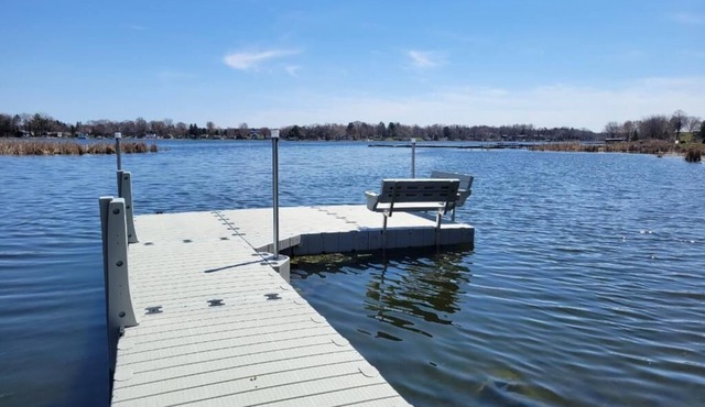 Lake front-Fishing-Snowmobile Trails Nearby!