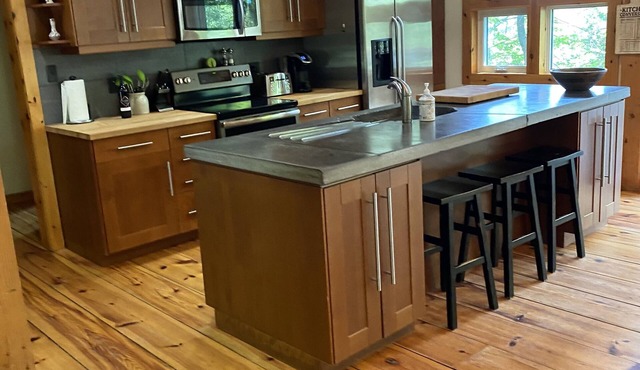 Lake Front Forest Cottage