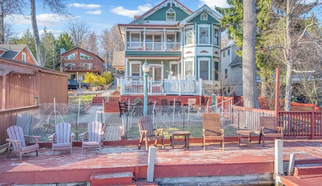 Lake Front, Game Room, Gym, Sauna, Pool Table, Hot Tub, 2 Kitchens