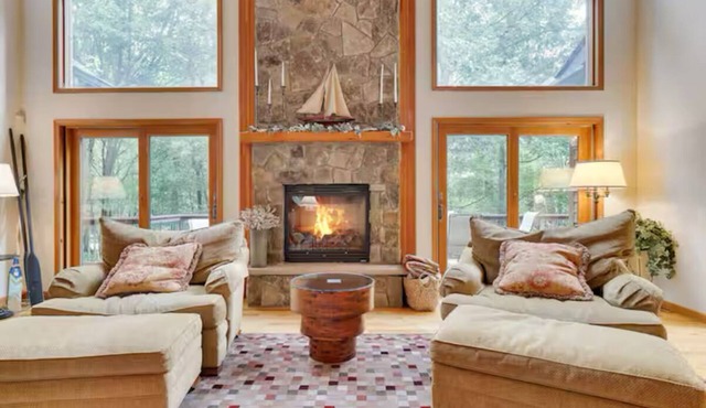Lake Front! Game Room + Indoor and Outdoor Fireplaces!