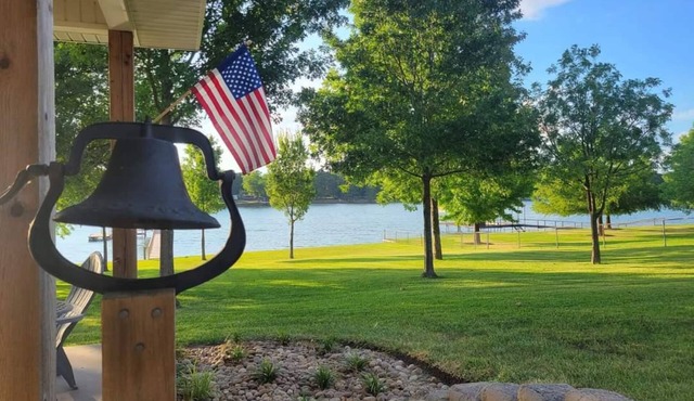 Lake Front Gated Property Private Dock nBook 3 Nights - Get 4th Night Free.