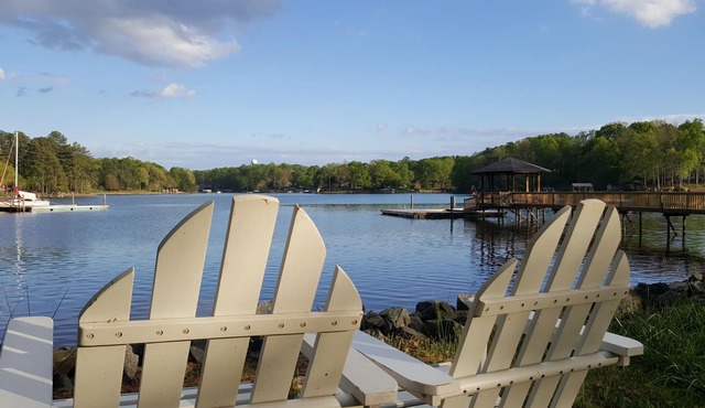 Lake Front Getaway, Family Friendly.