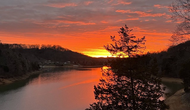 Lake Front - Gorgeous views, 6 bedroom/6 1/2 baths, 2 refrigerators/dishwashers