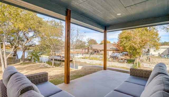 Lake Front Granbury Retreat Lake House