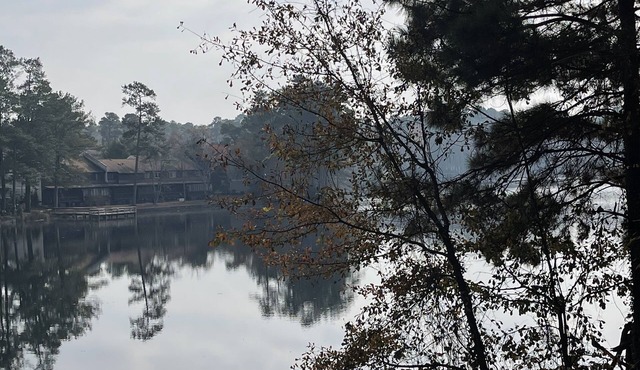LAKE FRONT GUESTHOUSE