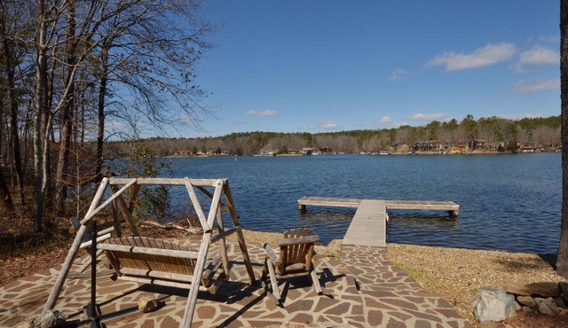 Lake Front Hot Springs Village Vacation Retreat