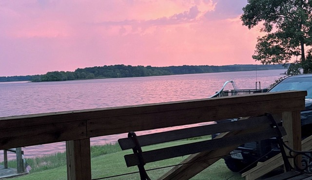 Lake front hideaway with spectacular views.