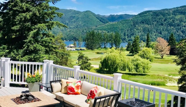 Lake Front Holiday! The BEST view in the valley, on Lake Whatcom and Golf Course