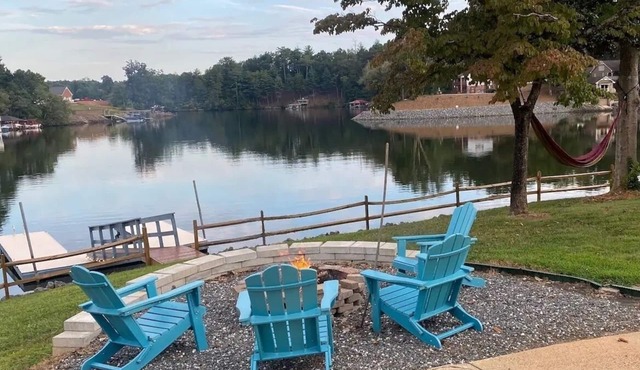 Lake front home 25 ft from water w/private dock, firepits, kayaks & paddle boat