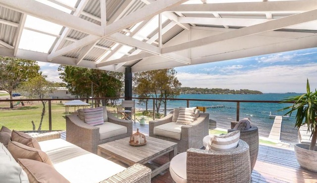 Lake Front Home 4 Bedrooms Pool Jetty