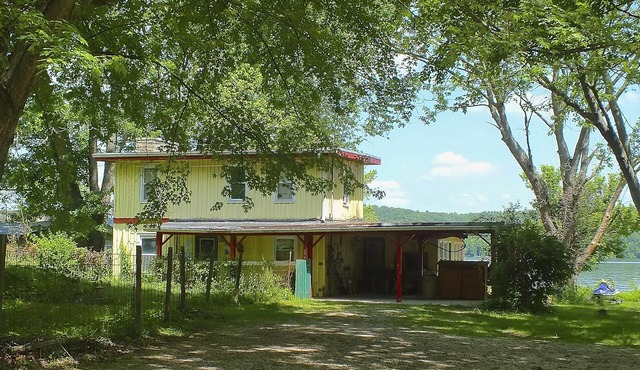 Lake Front Home close to Nashville IN, Bloomington IN and Indiana University