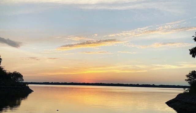 LAKE FRONT HOME! Direct access to the water.