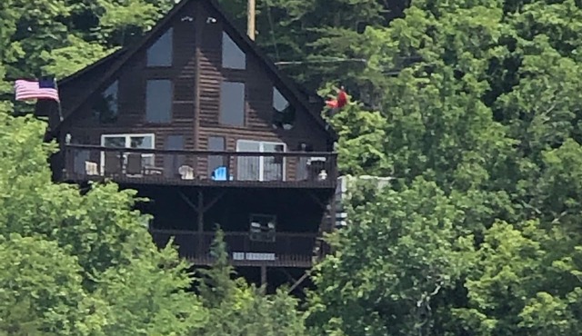 Lake front home, Hot tub, Boat dock near Flat Hollow Marina in Speedwell Tn.
