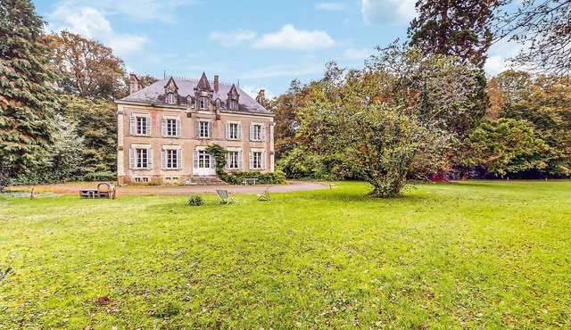 Lake front home in Saint-Lyphard