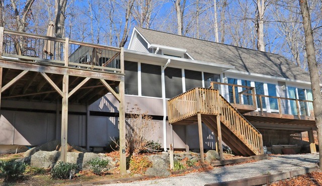 Lake Front Home on beautiful Norris Lake with Covered Dock