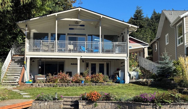 Lake Front Home on Beautiful Summit Lake ☀️